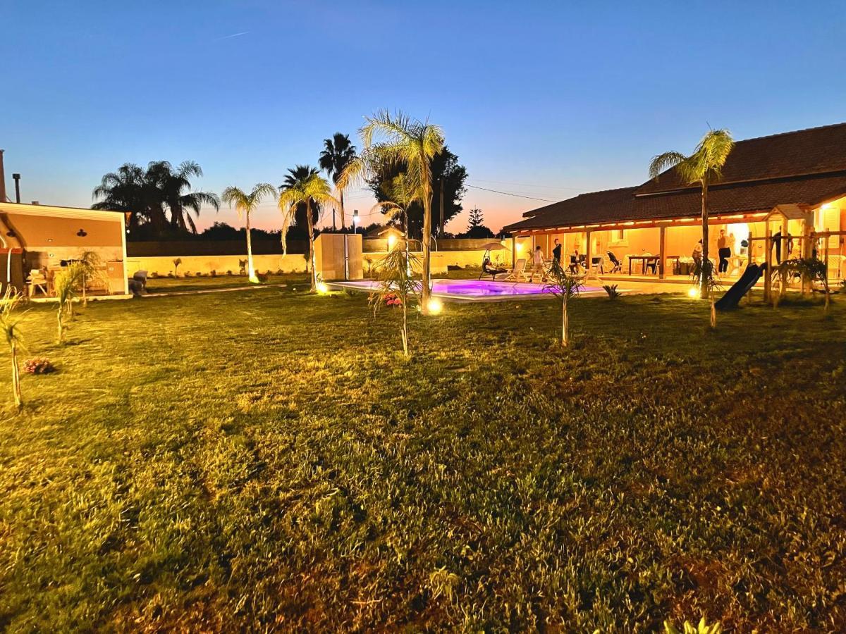 Villa Nunzia Con Piscina, Sauna E Idromassaggio. Floridia Exterior photo